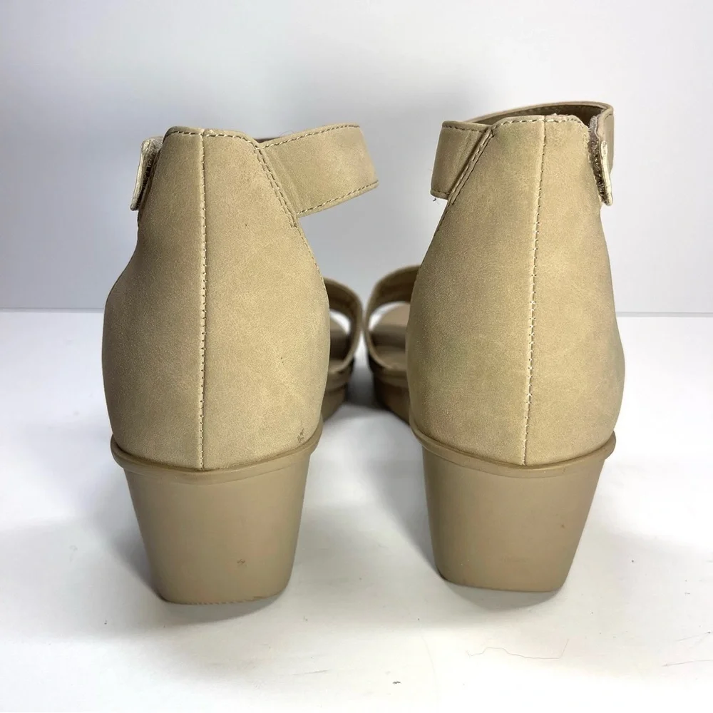 Naturalizer Sandals Women’s Size‎ 9 Nude Gold Theron Birchwood Ankle Strap